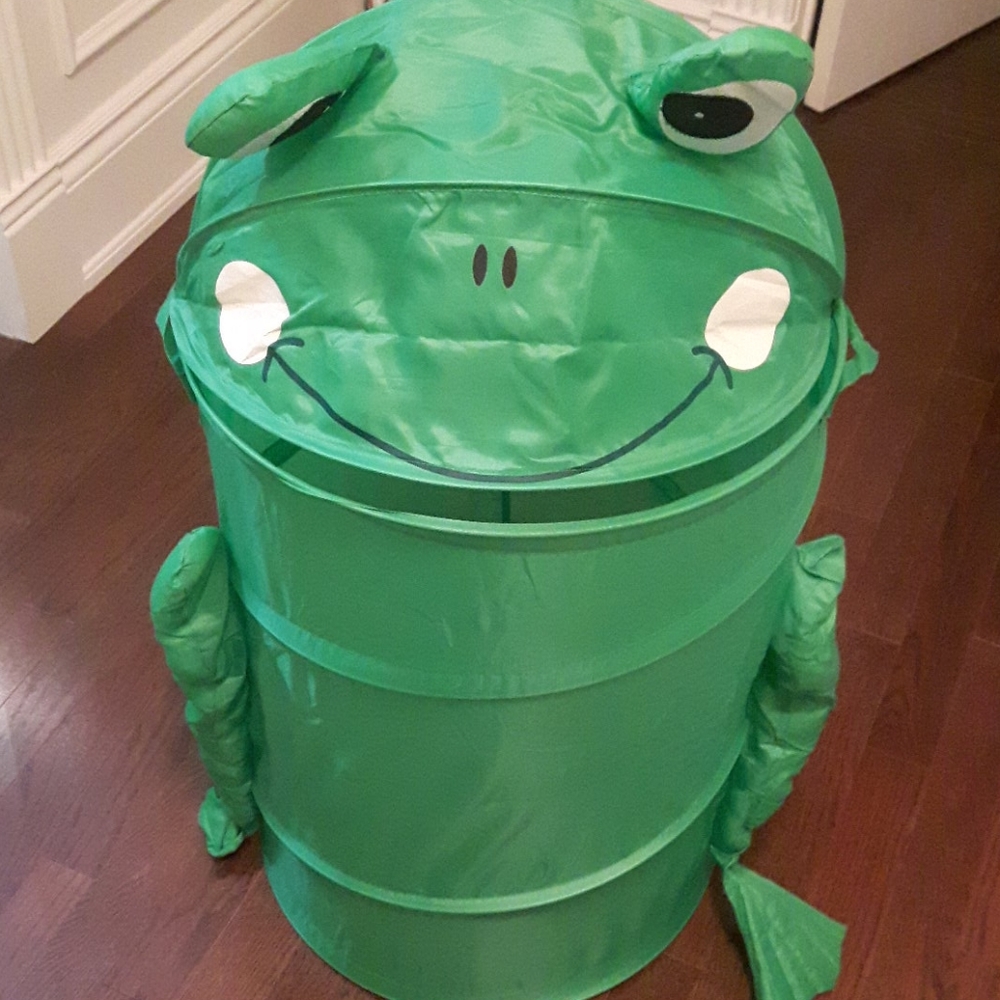 Frog Laundry bin